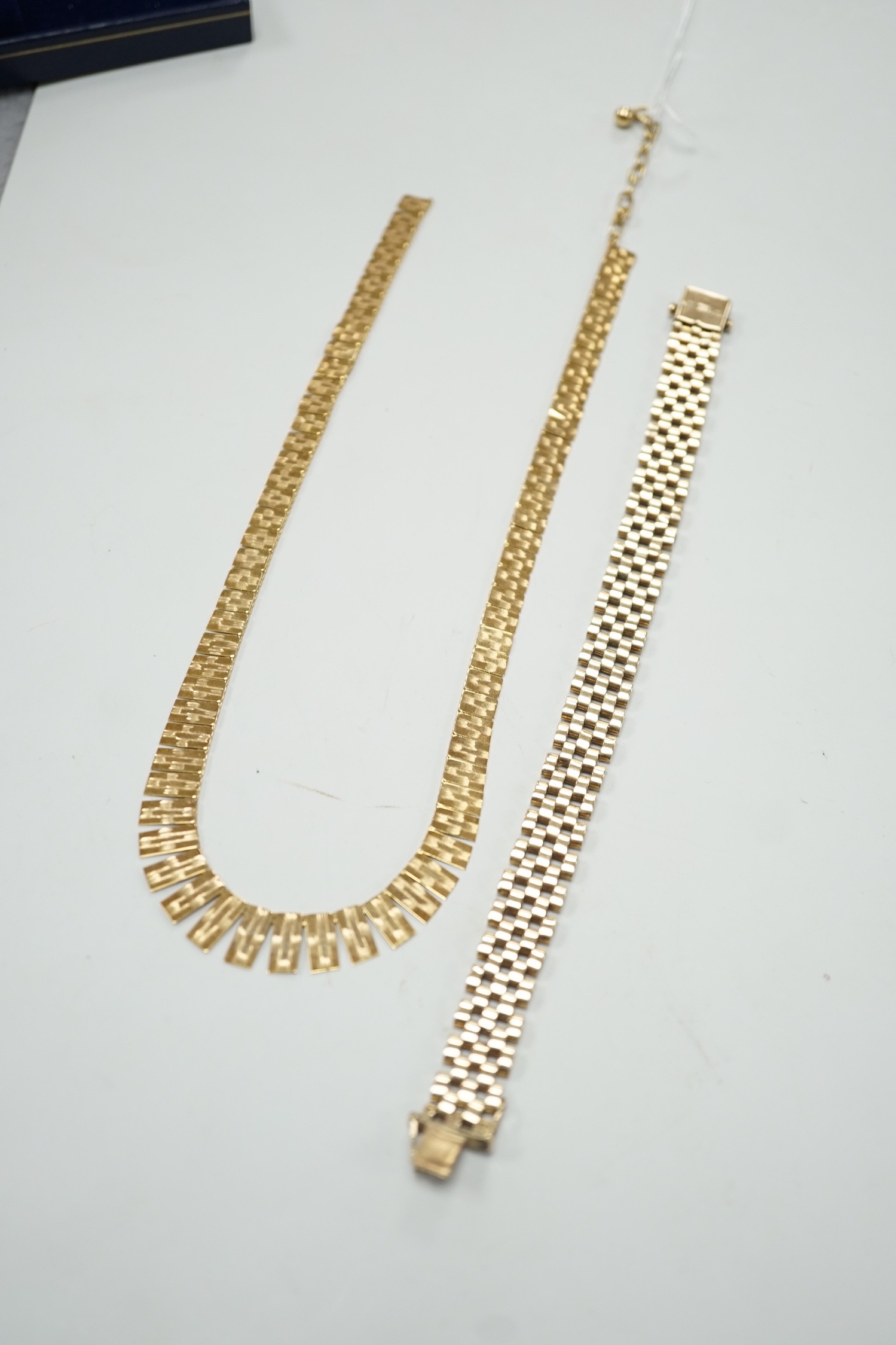 A modern 9ct gold fringe necklace, 44cm(a.f.) and a 9ct bracelet, 18.5cm, 33.2 grams.
